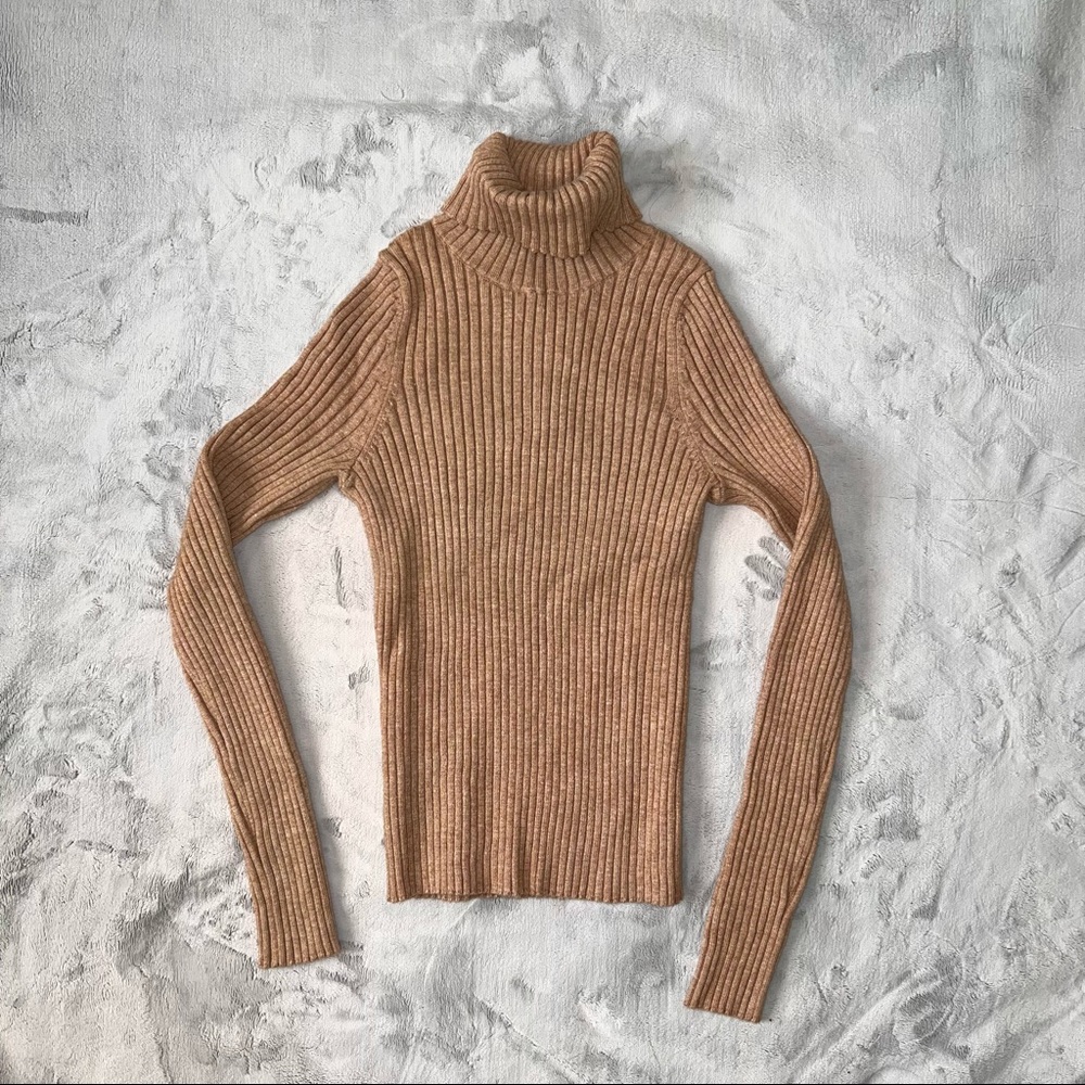 *NWOT MANGO Turtleneck